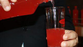 Koronavirüs salgınında talebin arttığı ‘turşu suyu’ ambalajlanıp raflara girdi 