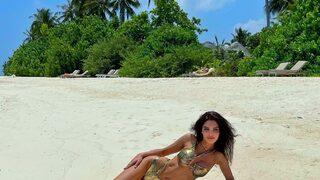 'Fakiri ne yapayım ben!' diyen Ceren Hindistan'dan bikinili poz