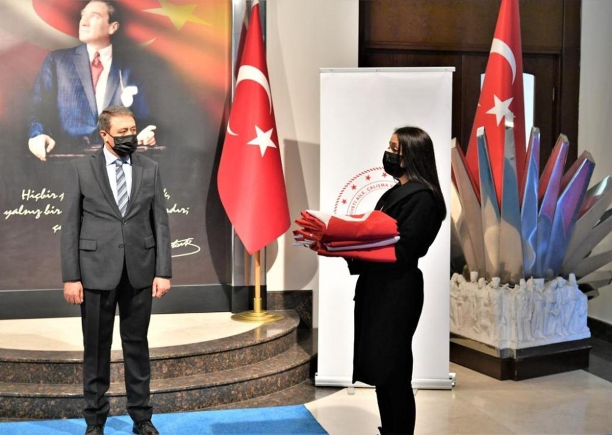 Şanlı T&uuml;rk Bayrağı &Ccedil;anakkale&rsquo;ye uğurlandı