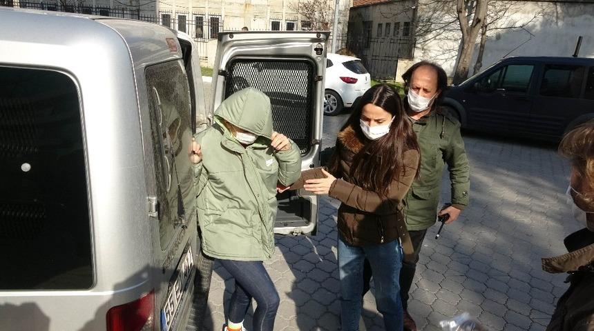 Hastanede sağlık &ccedil;alışanına saldıran gen&ccedil; kız adliyeye sevk edildi