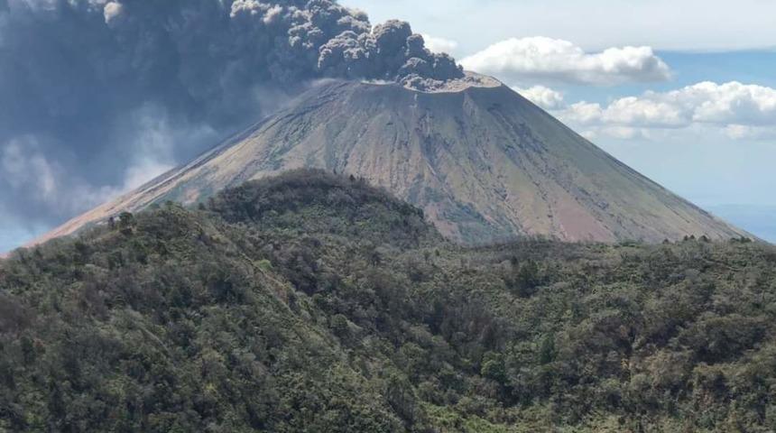 Nikaragua'da yanardağ faaliyete geçti, şehir külle kaplandı!