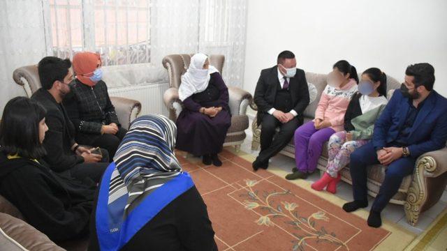 Beyoğlu, anneleri olmayan üçüz yetimleri sevindirdi