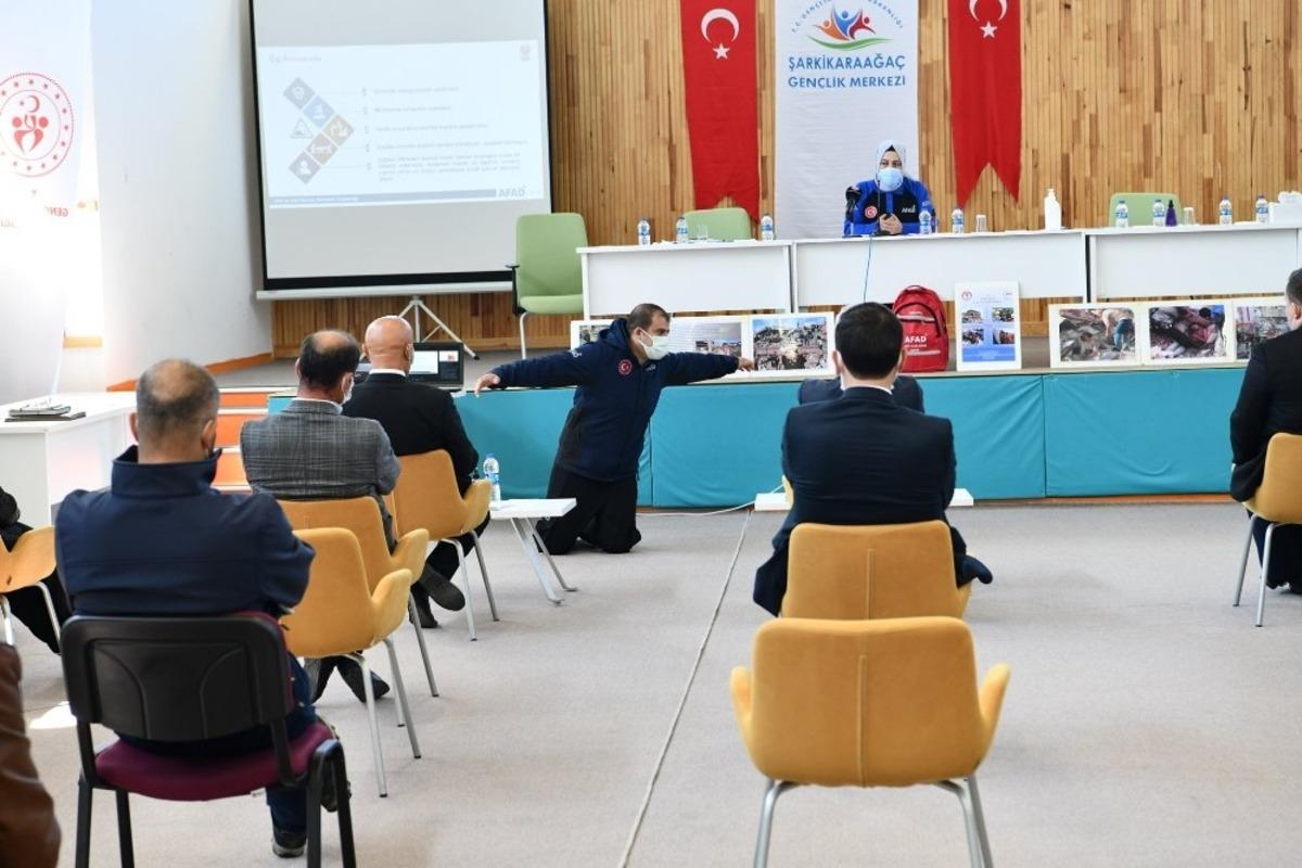 Şarkikaraağa&ccedil;&rsquo;ta muhtarlara afet eğitimi verildi