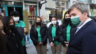 Aksaray Valisi Aydoğdu ile kız öğrenciler arasındaki 'Müslüm Gürses' diyaloğu gülümsetti