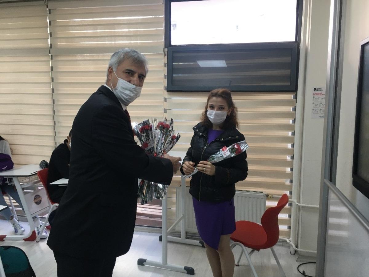 &Ouml;ğretmenlerden 8 Mart D&uuml;nya Emek&ccedil;i Kadınlar G&uuml;n&uuml;ne &ouml;zel fotoğraf sergisi