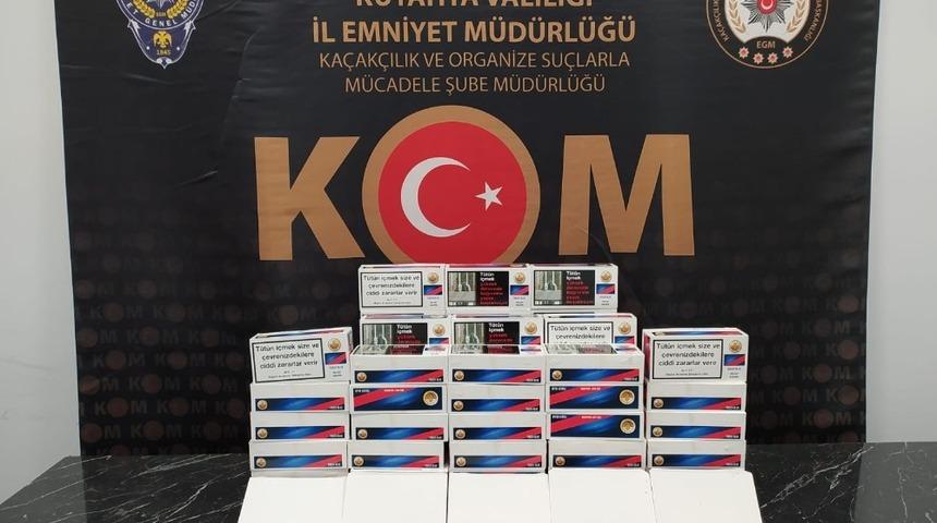 K&uuml;tahya&rsquo;da bir ara&ccedil;ta 10 bin adet ka&ccedil;ak makaron ele ge&ccedil;irildi