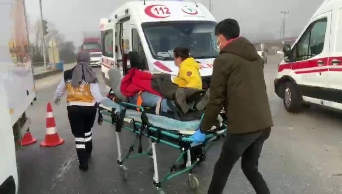 D-100 karayolunda cip ile kamyon &ccedil;arpıştı: 4 yaralı