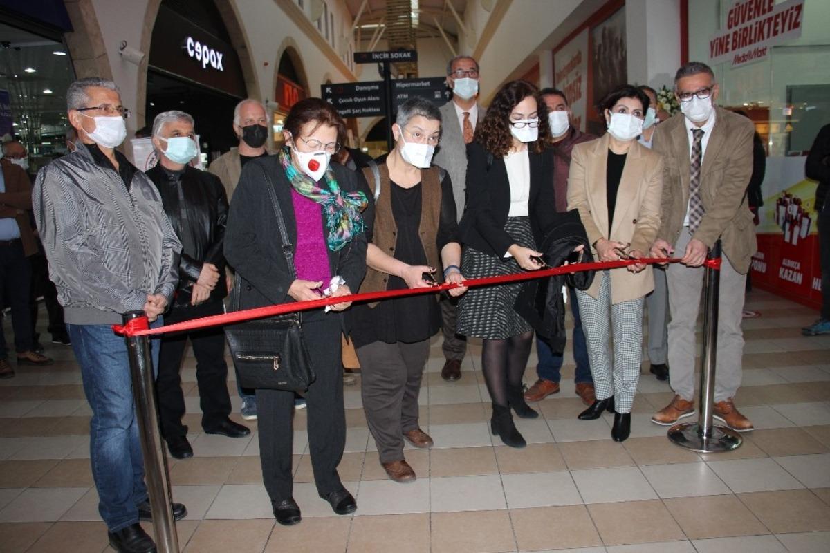 Aydın Tabip Odası Merhum Başkanı Esat &Uuml;lk&uuml; fotoğrafları ile anıldı