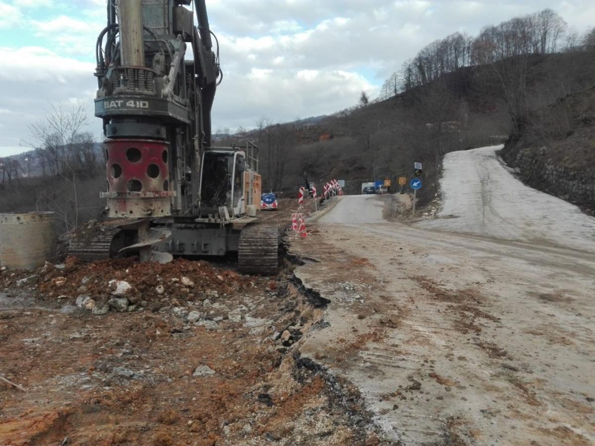 Heyelanlı yolda &ccedil;alışma başlatıldı