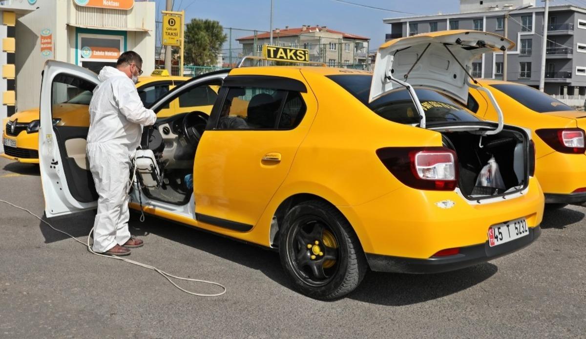 Akhisar Belediyesi kentteki t&uuml;m taksileri dezenfekte ediyor