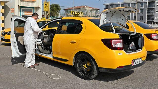 Akhisar Belediyesi kentteki tüm taksileri dezenfekte ediyor