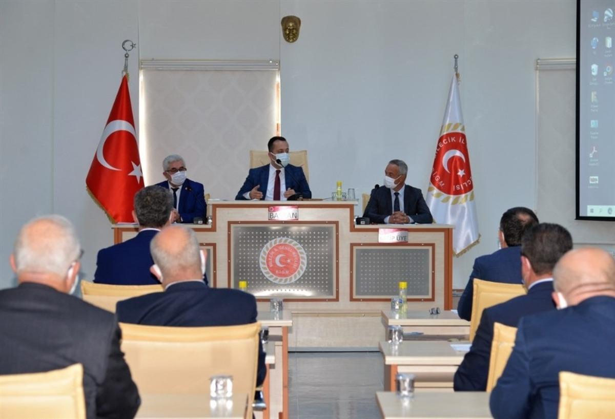 Vali Şent&uuml;rk, "Gurbette olan vatandaşlarımızın k&ouml;yleriyle olan bağlarını diri tutmak istiyoruz"