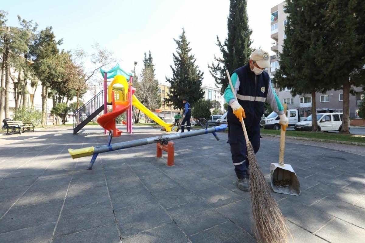 Buca&rsquo;nın parklarında bahar temizliği