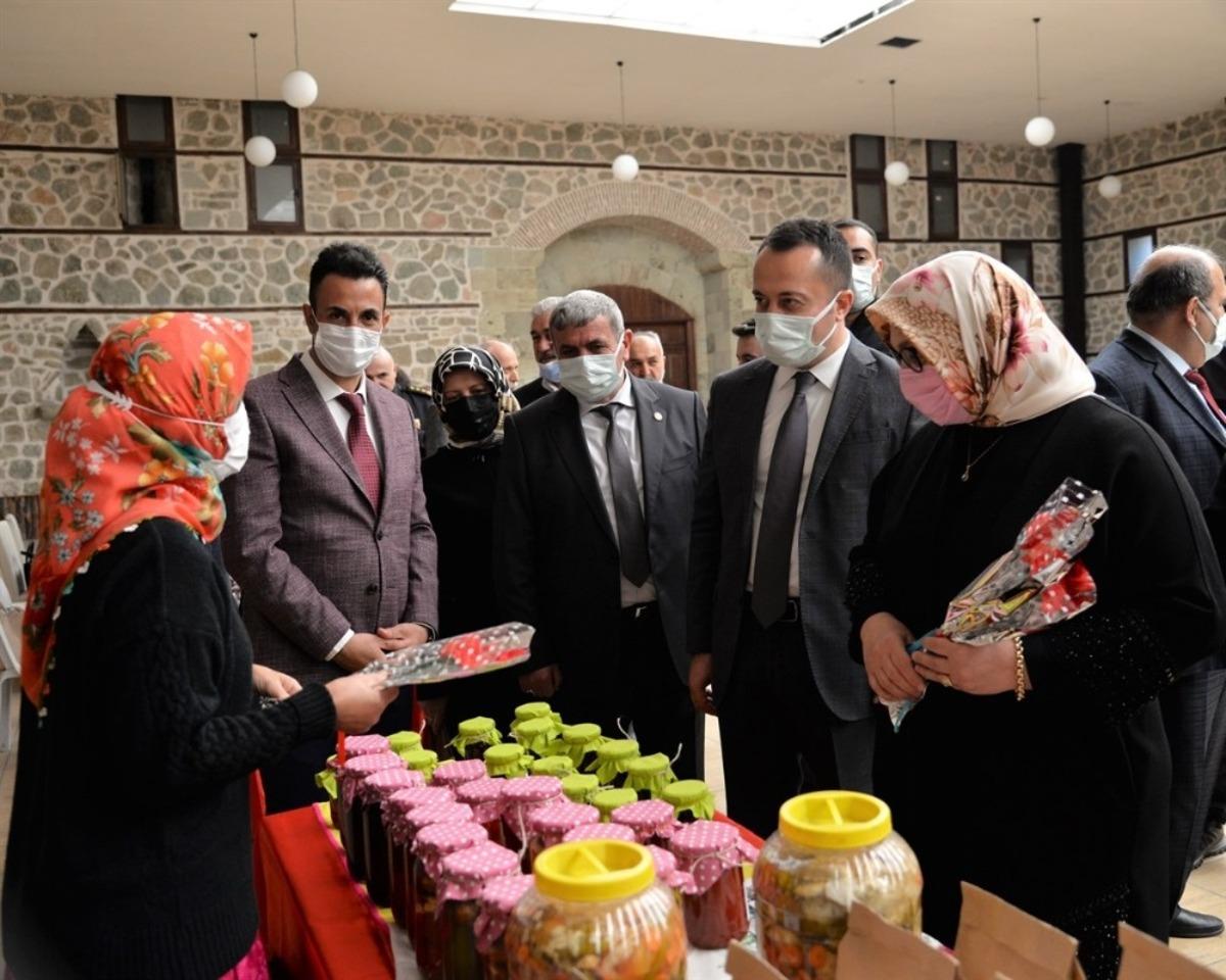 Bilecik&rsquo;te &rsquo;&rsquo;Y&ouml;resel &Uuml;r&uuml;nler Pazarı&rsquo;&rsquo; kuruldu