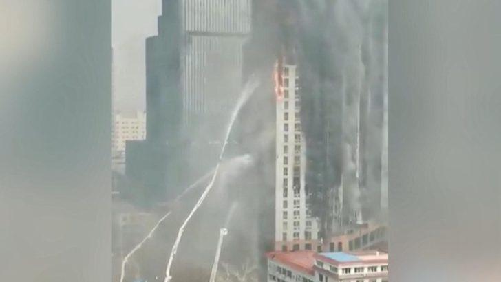 Çin’de dev gökdelende yangın: Alevler binayı sardı G2