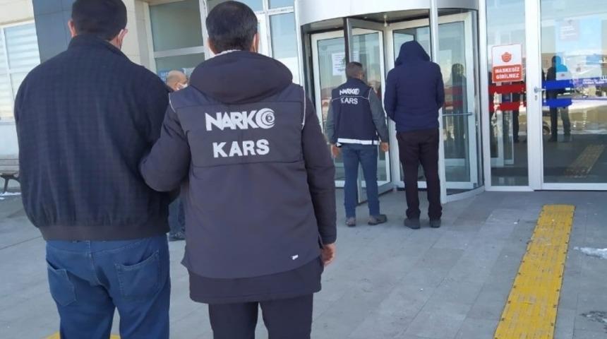 Kars&rsquo;ta uyuşturucu tacirleri yakalandı