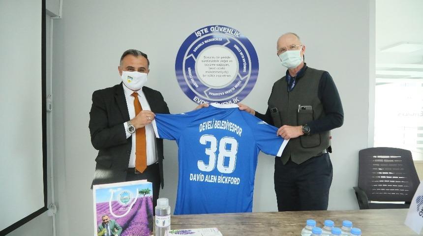 Başkan Cabbar, voleybol takımına desteğinden dolayı &Ouml;ks&uuml;t Madenciliğe teşekk&uuml;r etti