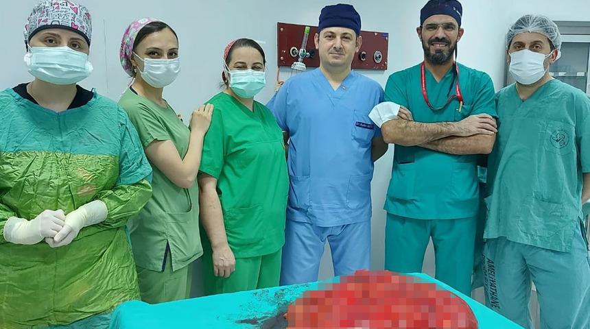 'Gaz' şikayetiyle gittiği hastanede karnından 21 kilo tümör çıkarıldı