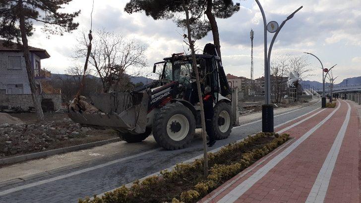 Kızılırmak’a düşen büyükbaş hayvan vinç yardımı ile çıkarıldı G3