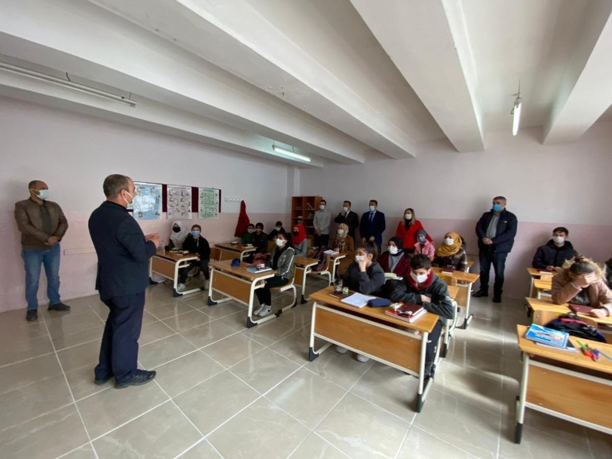 Mira&ccedil; Kandili nedeniyle imam hatip ortaokullarında Kur&rsquo;an-ı Kerim dağıtıldı