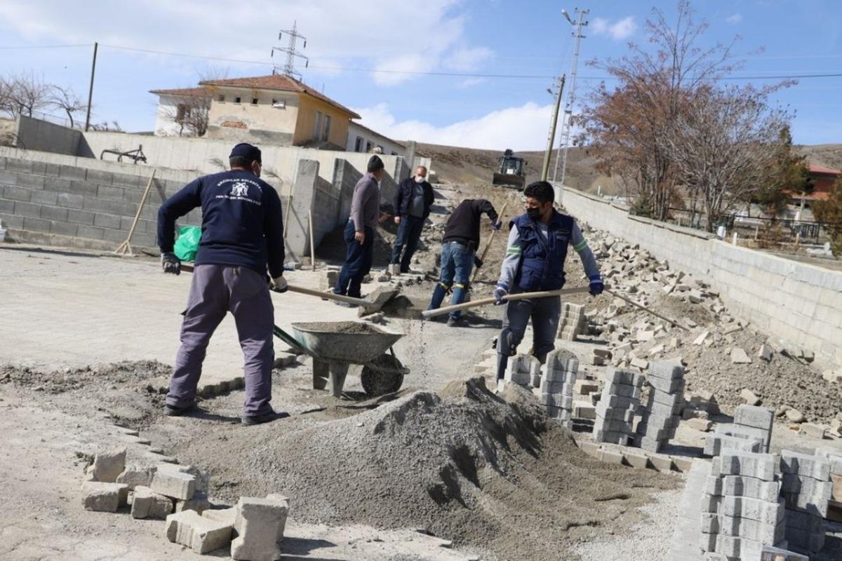 Erzincan&rsquo;da yol ve kaldırımlarda bakım onarım &ccedil;alışmaları başladı