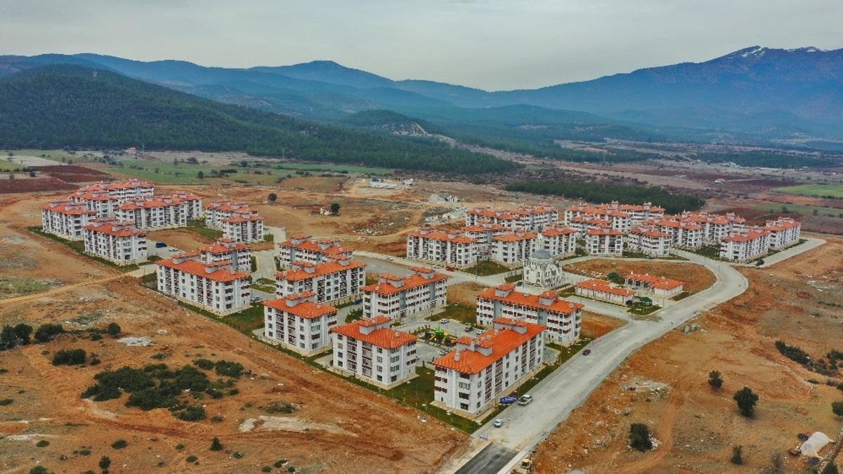 Denizli B&uuml;y&uuml;kşehir depremzedeler i&ccedil;in seferber oldu