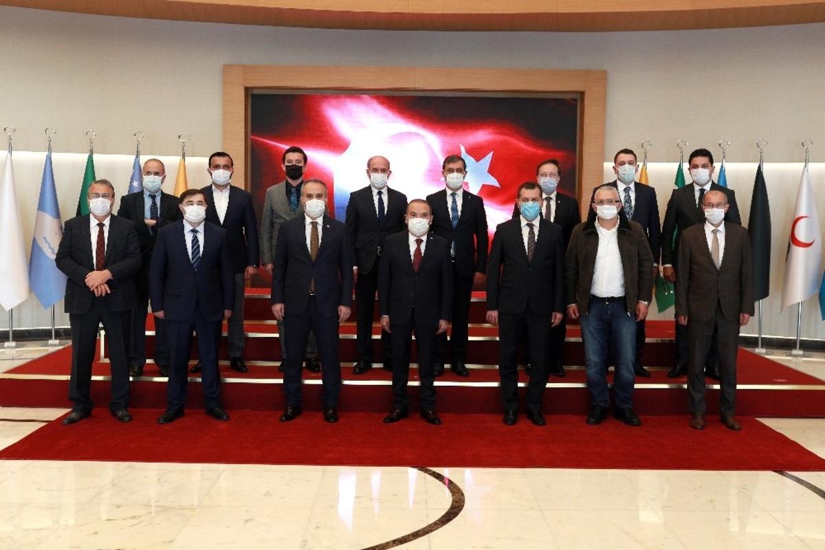 Muhittin B&ouml;cek: &ldquo; Sporun siyaseti olmaz&rdquo;