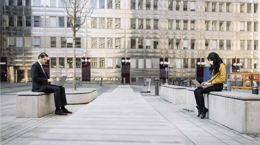 İngiltere'de yapılan araştırmaya g&ouml;re, gen&ccedil; kadınların neredeyse t&uuml;m&uuml; cinsel tacize uğruyor, ancak &ccedil;oğu bildirilmiyor
