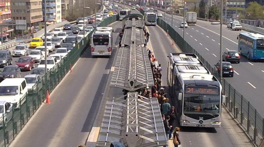 Metrobüsü karıştıran taciz! Profesörden şikayetçi oldu