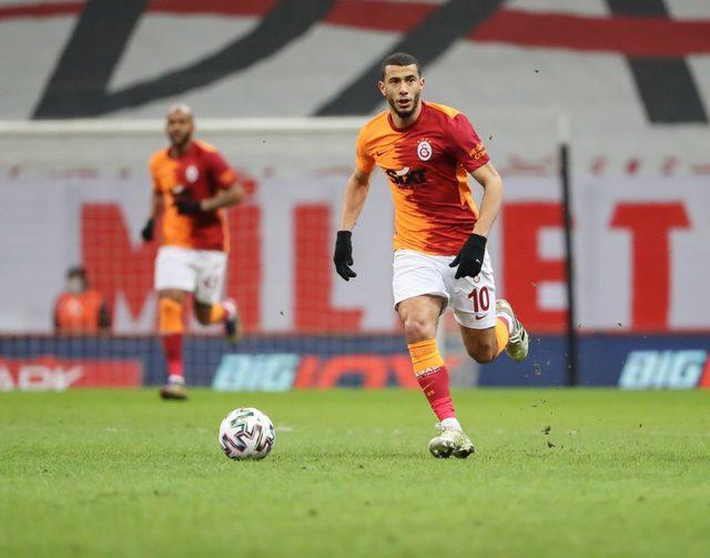 7 Mart'ta oynanan Sivasspor müsabakasının ardından verdiği röportajda Belhanda, saha zeminini eleştirmiş ve 