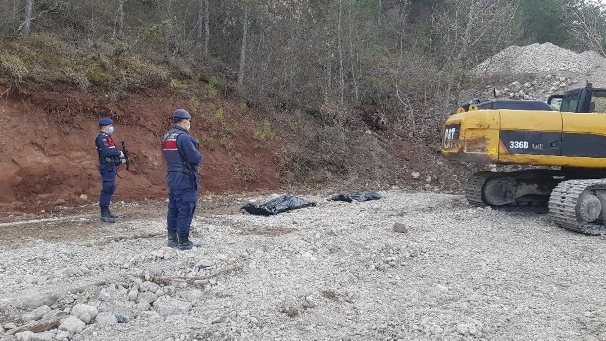 Taş kırma makinesine sıkışan 2 iş&ccedil;i feci şekilde can verdi