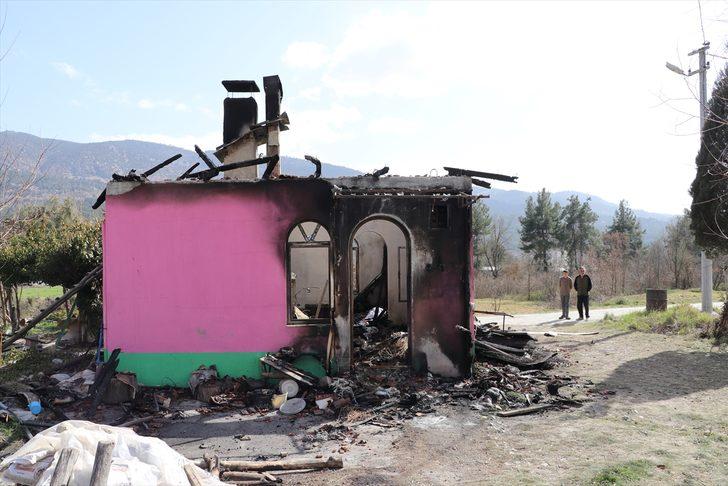 GÜNCELLEME - Denizli'de evinde yangın çıkan 70 yaşındaki kişi yaralandı G2