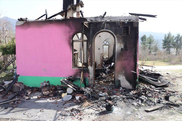 GÜNCELLEME - Denizli'de evinde yangın çıkan 70 yaşındaki kişi yaralandı G3