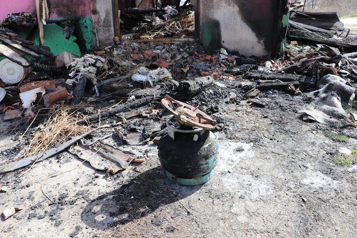 GÜNCELLEME - Denizli'de evinde yangın çıkan 70 yaşındaki kişi yaralandı G4