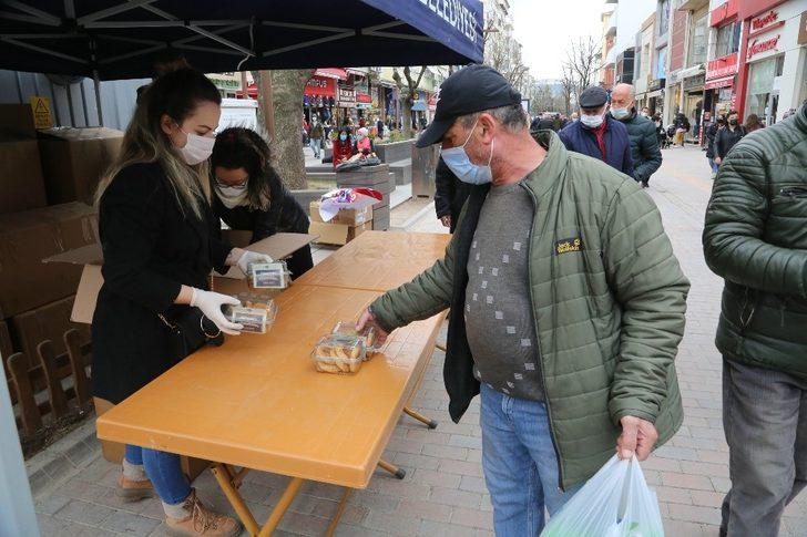 Odunpazarı Belediyesi kandil simidi dağıttı G1