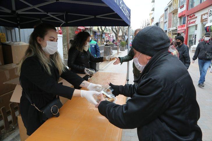 Odunpazarı Belediyesi kandil simidi dağıttı G4