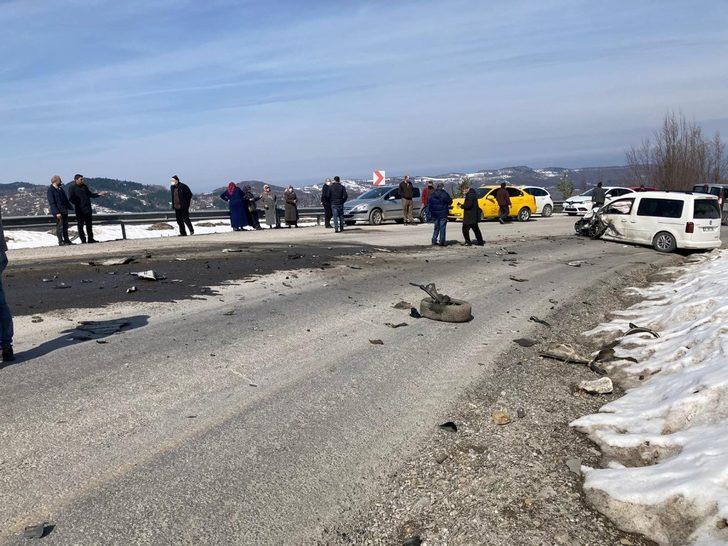 Tır ile hafif ticari araç çarpıştı: 2 yaralı G4