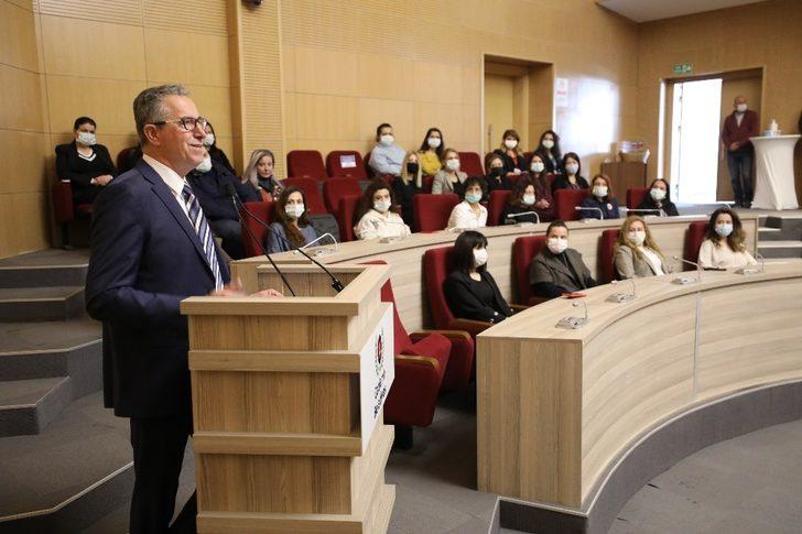 Başkan Arda’dan kadın çalışanlara kitap armağanı G2