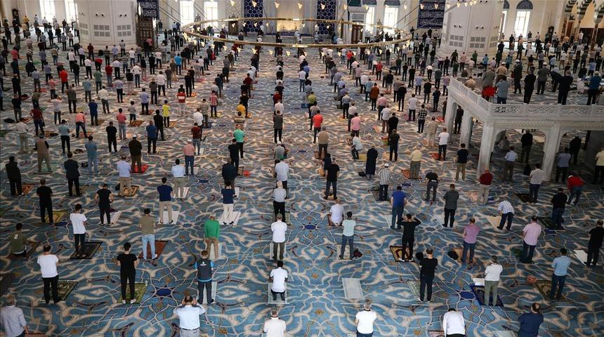 İftar saat kaçta? İftara kaç dakika var? İşte il il akşam namazı saatleri 