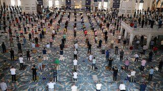 İftar saat kaçta? İftara kaç dakika var? İşte il il akşam namazı saatleri 