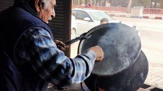 Bir kentin tek kalaycısı: Hepsi tahsil yaptı ama...