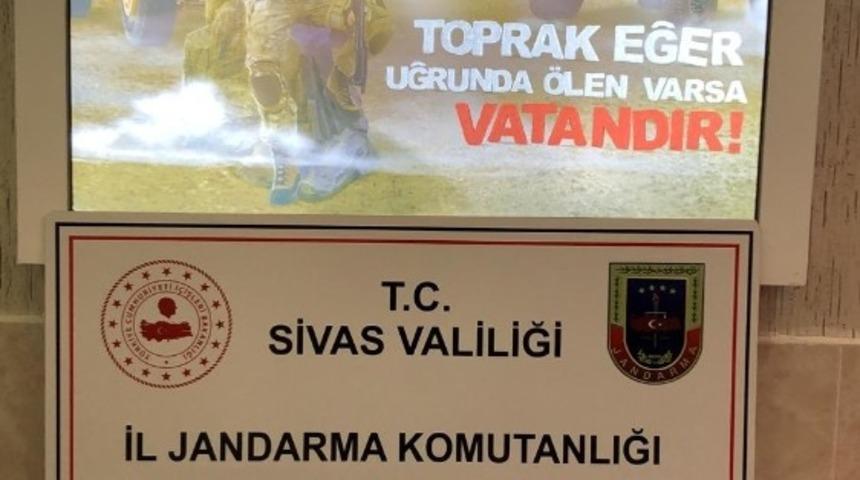 Sivas’ta yüzlerce kaçak sigara ele geçirildi