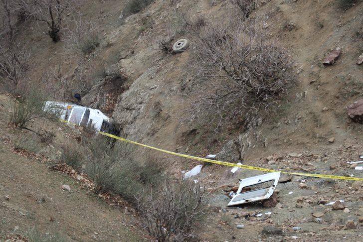 GÜNCELLEME 2 - Batman'da öğrenci servisi devrildi: 2 ölü, 26 yaralı G5