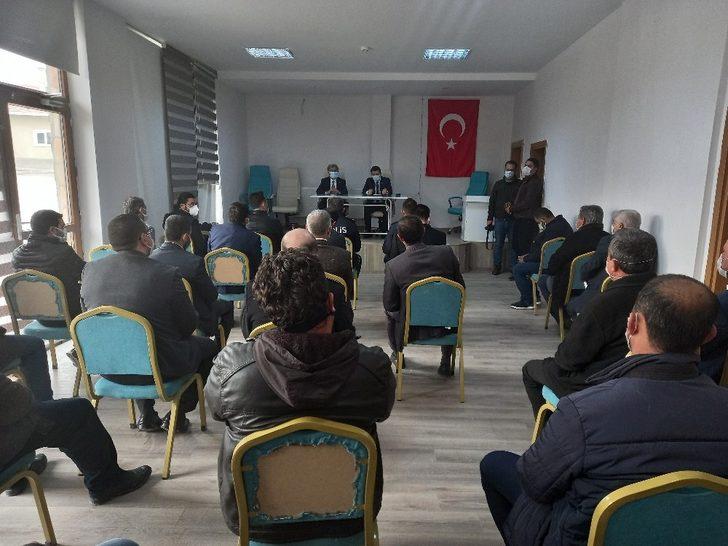 Günyüzü ilçesinde 1 yıl aradan sonra muhtarlar ve daire amirleri toplantısı yapıldı G1