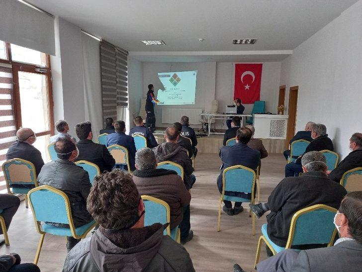 Günyüzü ilçesinde 1 yıl aradan sonra muhtarlar ve daire amirleri toplantısı yapıldı G3