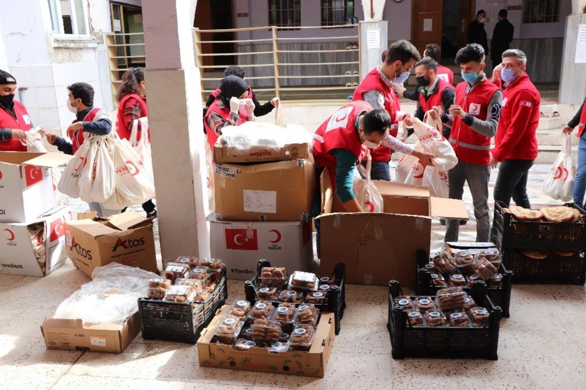 Siirt&rsquo;te vatandaşlara kandil simidi dağıtıldı