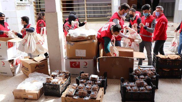 Siirt’te vatandaşlara kandil simidi dağıtıldı