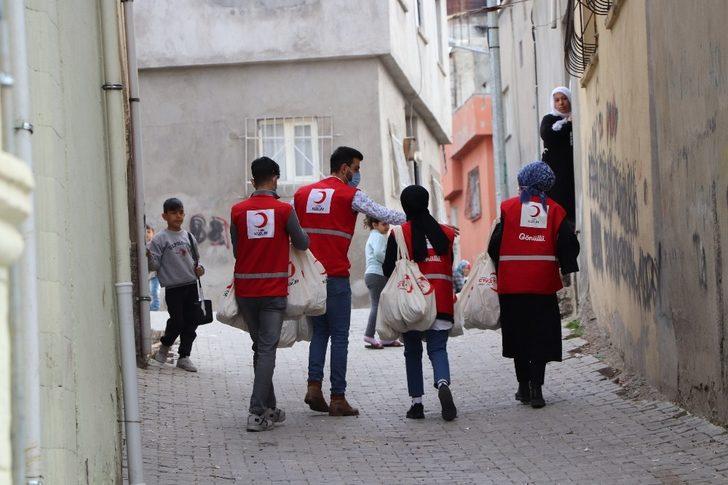 Siirt’te vatandaşlara kandil simidi dağıtıldı G3