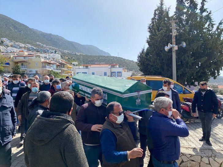 GÜNCELLEME - Muğla'daki trafik kazasında ölen 5 kişi Antalya'da toprağa verildi G1