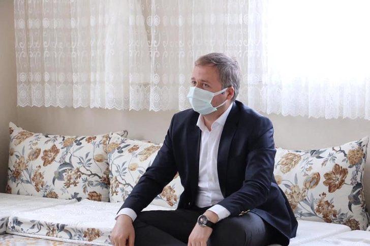 Hizan Kaymakamı Muhammed İkbal Yelek, 111 yaşındaki Makbule teyzeyi ziyaret etti G2